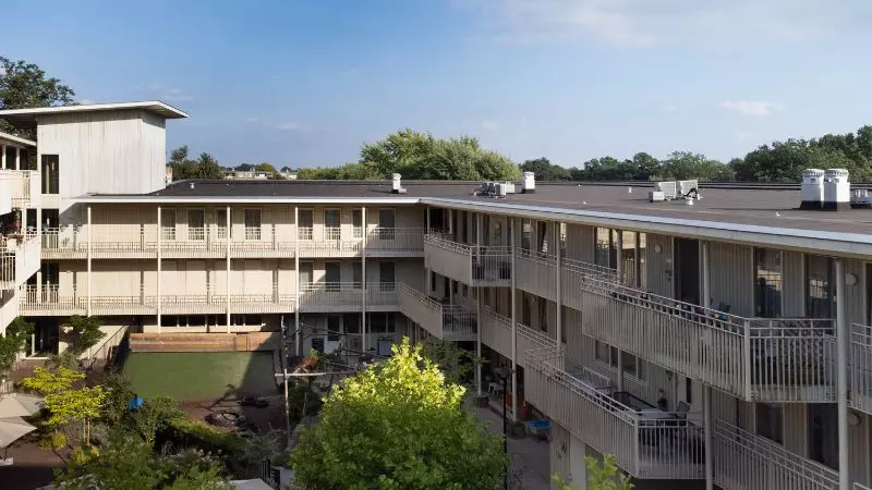 De buitenkant van de locatie De Groene Hoven van KleinGeluk