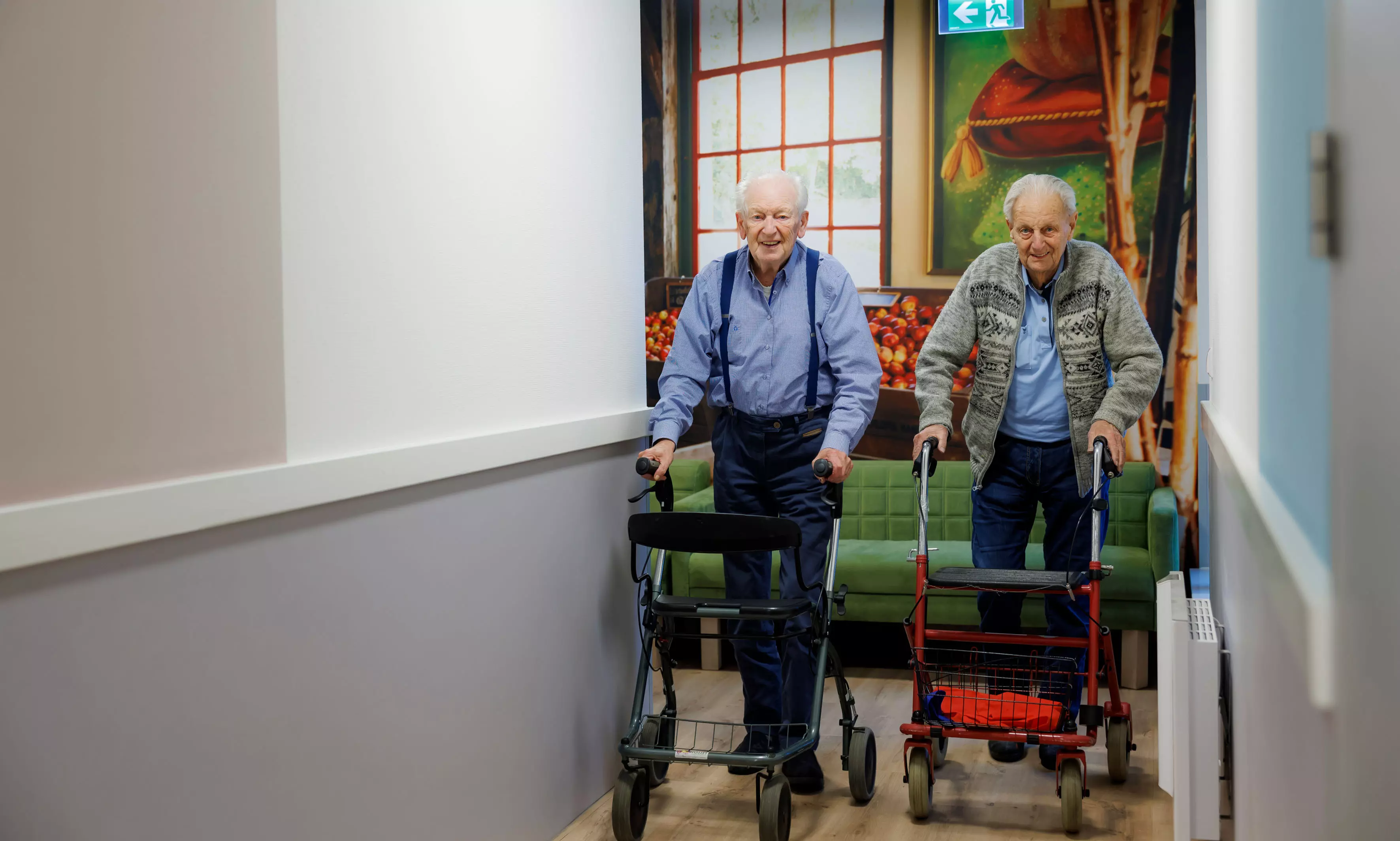 Zorgbemiddelaar kletst met cliënt